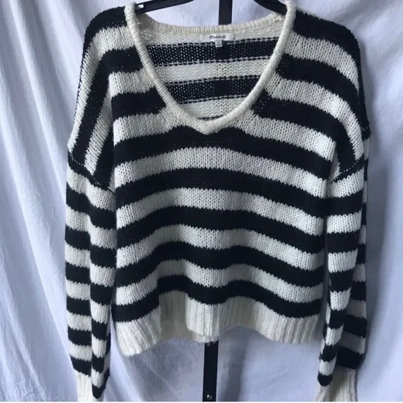 5 pounds of Woman’s resell bundle and I also offer children's and men's or a mix - Picture 4 of 16